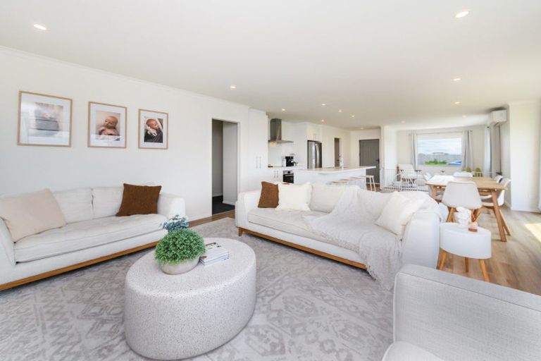 Photo of property in 12 Corsica Court, Fitzherbert, Palmerston North, 4410