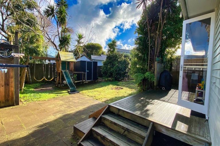 Photo of property in 25 Whitford Road, Howick, Auckland, 2014