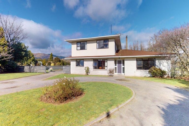 Photo of property in 292 Heatherlea Road East, Levin, 5571