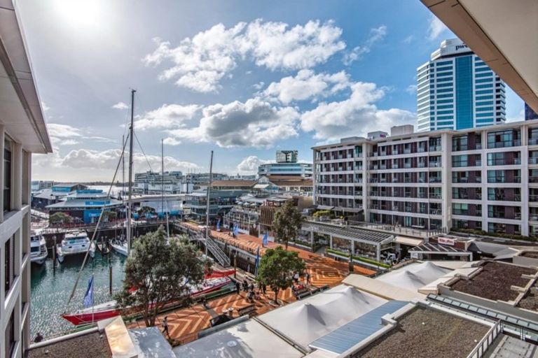 Photo of property in The Quays Apartments, 4m/99 Customs Street, Auckland Central, Auckland, 1010