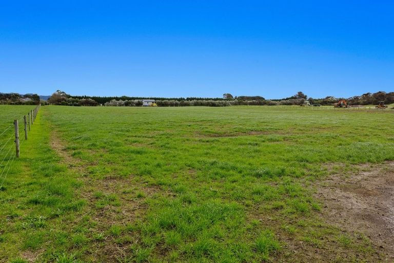 Photo of property in 31 Coast Lane, Thornton, 3194