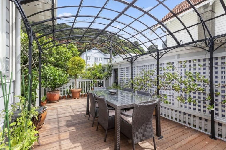 Photo of property in 8 Park Street, Thorndon, Wellington, 6011