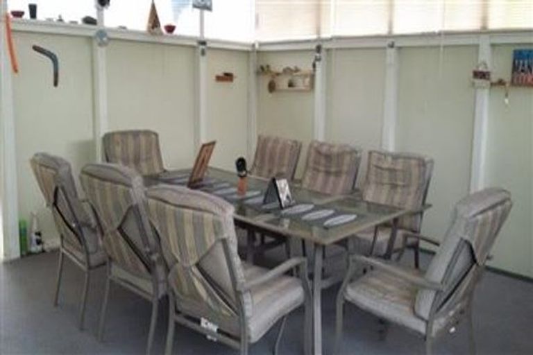 Photo of property in 55 Divich Avenue, Te Atatu South, Auckland, 0610