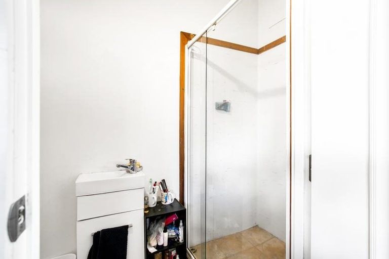 Photo of property in 8a Captain Scott Road, Glen Eden, Auckland, 0602