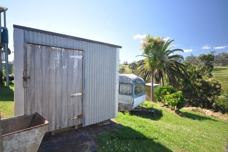 Photo of property in 32 Sandy Beach Road, Tinopai, 0593