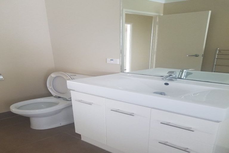 Photo of property in 1/134 Bleakhouse Road, Mellons Bay, Auckland, 2014