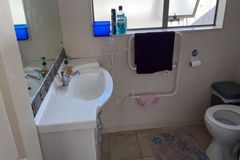 Photo of property in 22 Feeny Crescent, East Tamaki, Auckland, 2013