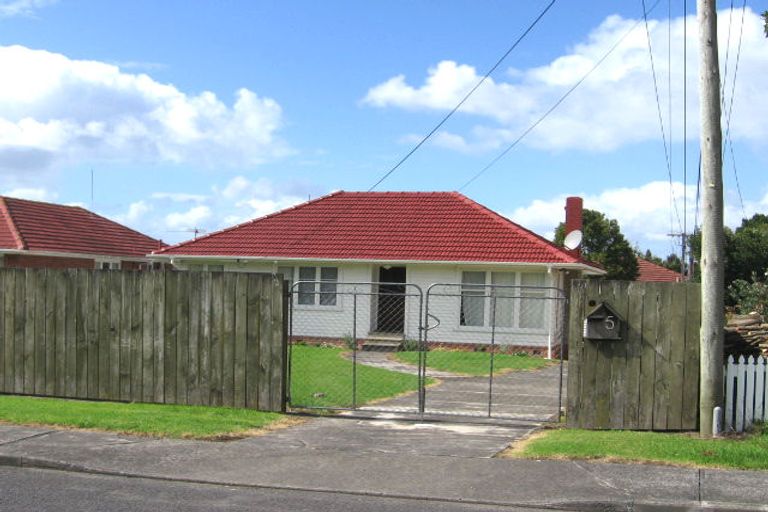 Photo of property in 5 Rixon Place, Te Atatu Peninsula, Auckland, 0610
