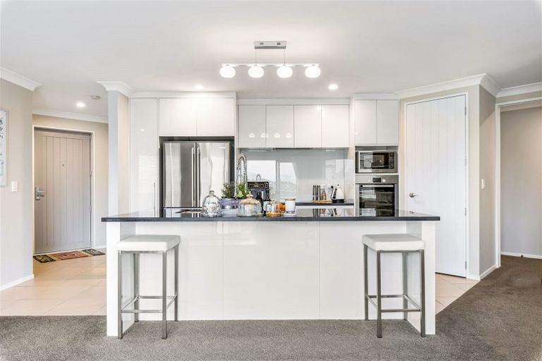 Photo of property in 38 Gilbransen Road, Kumeu, 0810