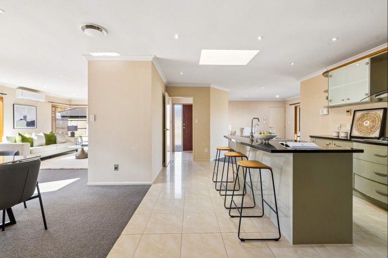Photo of property in 14 Monash Place, Flat Bush, Auckland, 2016