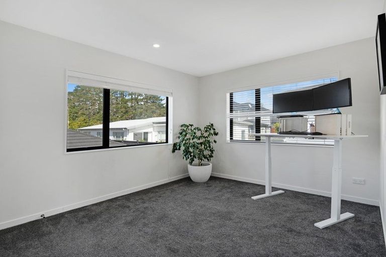 Photo of property in 26 Papa Orchard Drive, Kumeu, 0810