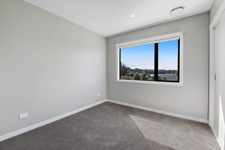 Photo of property in 16 Aquamarine Avenue, Wainui, 0992