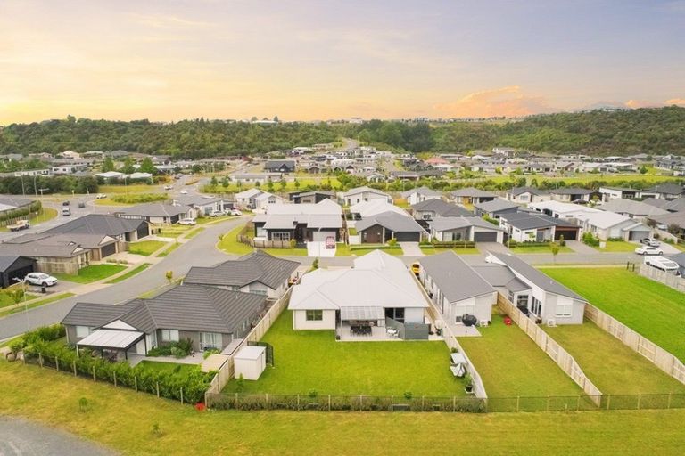 Photo of property in 115 Awataha Crescent, Pyes Pa, Tauranga, 3110
