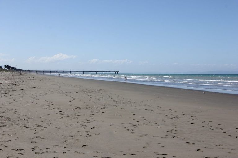 Photo of property in 318 Marine Parade, New Brighton, Christchurch, 8061