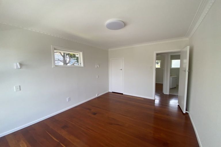 Photo of property in 2/38 Holland Road, Hillcrest, Auckland, 0627