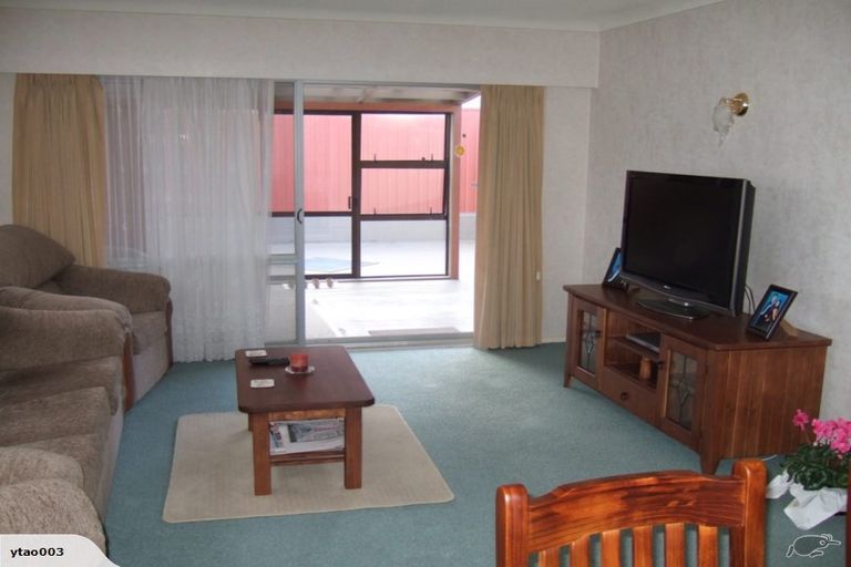 Photo of property in 2 Bellfield Road, Opaheke, Papakura, 2113