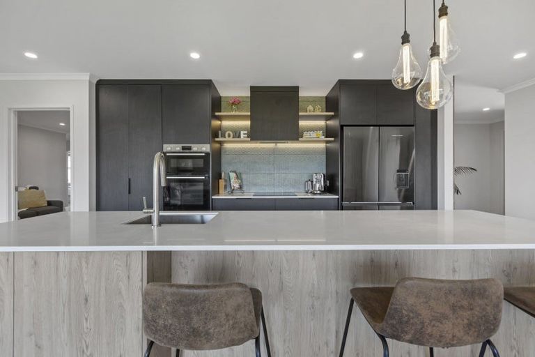 Photo of property in 10 Kararaina Close, Whalers Gate, New Plymouth, 4310