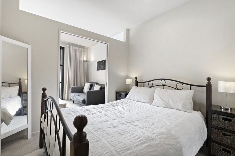 Photo of property in Atrium Towers, 1n/154 The Terrace, Wellington Central, Wellington, 6011