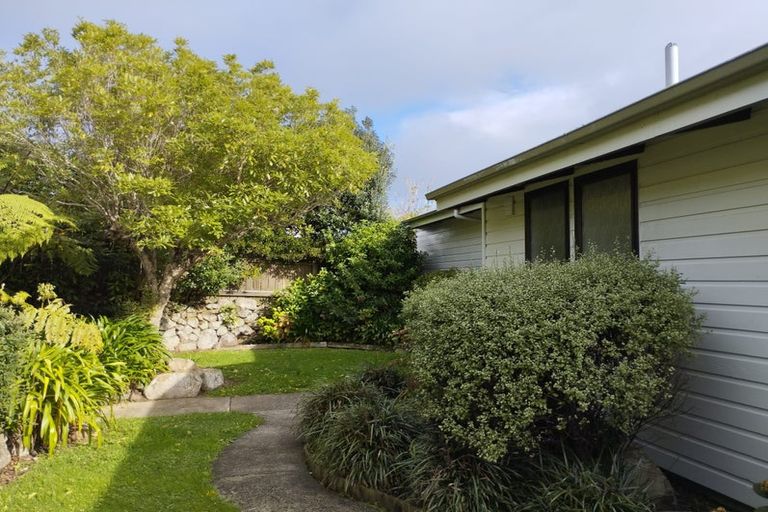 Photo of property in 19 Carluke Street, Paparangi, Wellington, 6037
