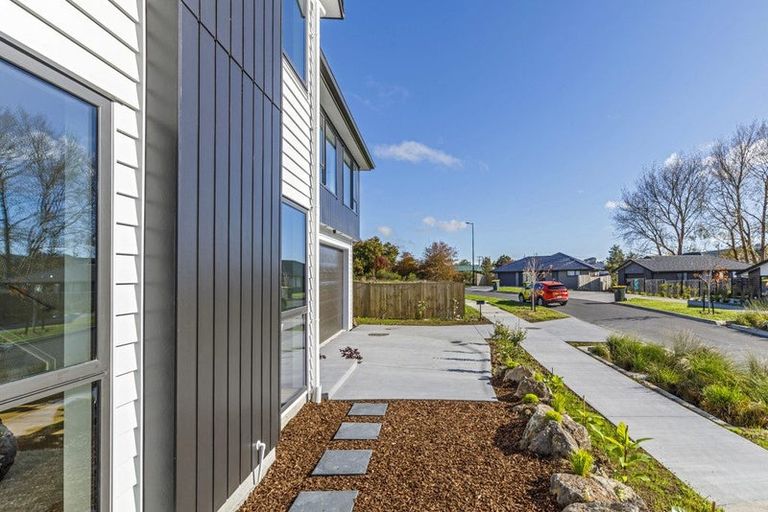 Photo of property in 2 Kanono Way, Helensville, 0800