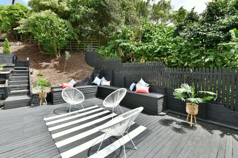 Photo of property in 2/5 Dalmeny Close, Murrays Bay, Auckland, 0630