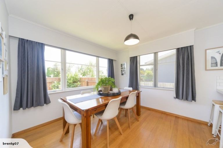 Photo of property in 22 Akaroa Avenue, Awapuni, Palmerston North, 4412