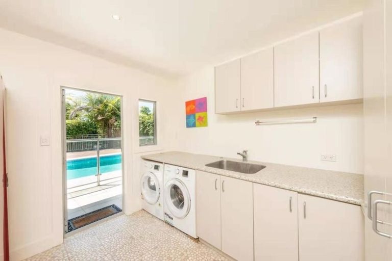 Photo of property in 12 Taumata Road, Castor Bay, Auckland, 0620