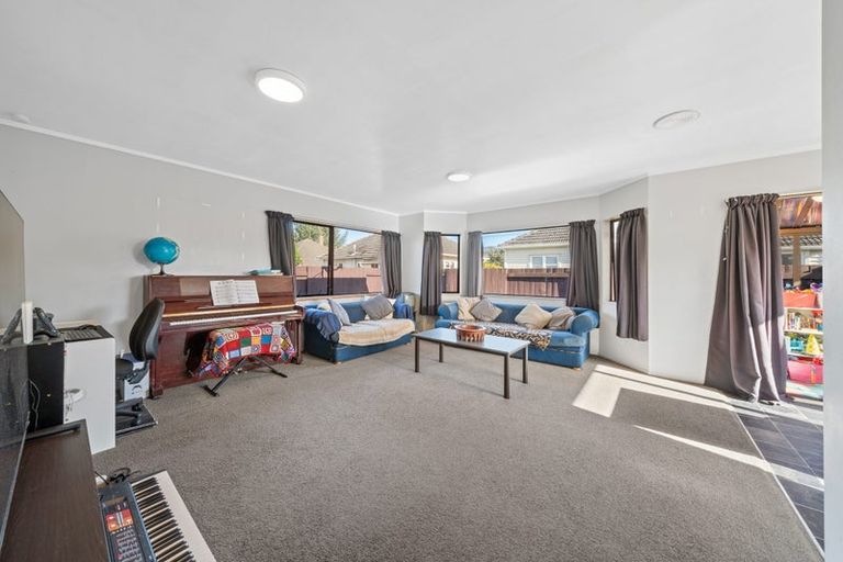 Photo of property in 2/52 Athlone Crescent, Avalon, Lower Hutt, 5011