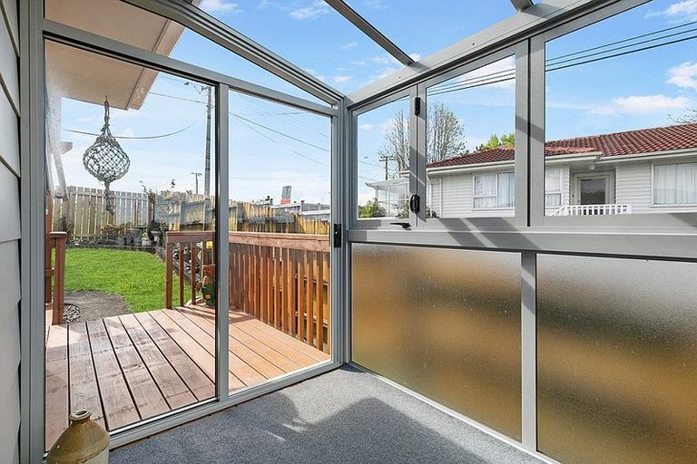 Photo of property in 299 Sunset Road, Sunnynook, Auckland, 0632