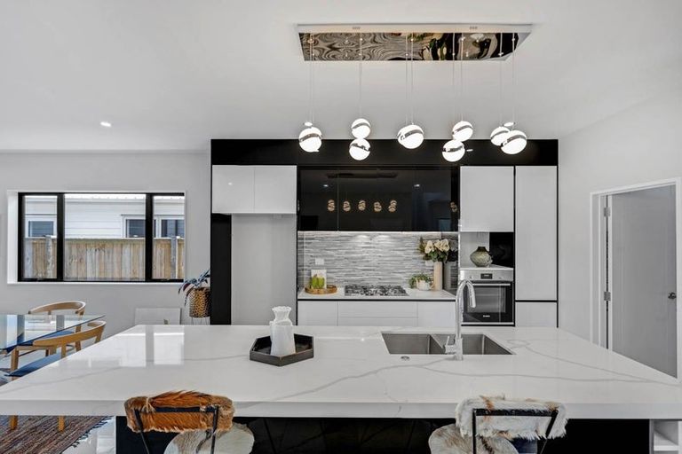 Photo of property in 2 Ritetai Street, Clarks Beach, 2122