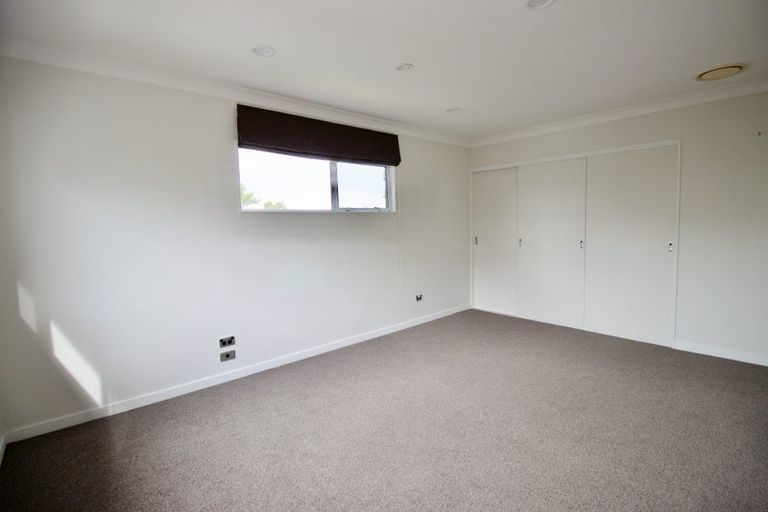 Photo of property in 88 Lantana Road, Green Bay, Auckland, 0604