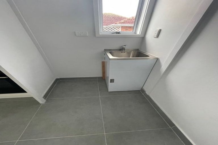 Photo of property in 1/40 Vodanovich Road, Te Atatu South, Auckland, 0610