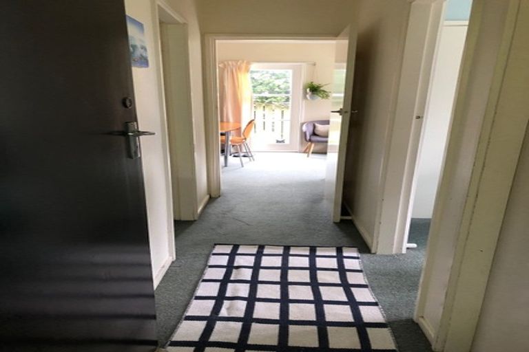 Photo of property in 2/17 Huntingdon Street, Northland, Wellington, 6012