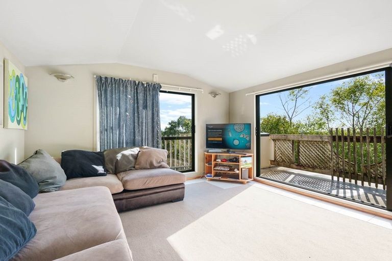 Photo of property in 3a Woodside Avenue, Northcote, Auckland, 0627