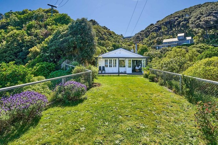 Photo of property in 121 Marine Drive, Sorrento Bay, Lower Hutt, 5013