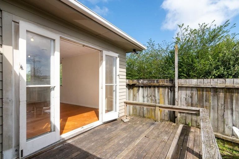 Photo of property in 48 Longburn Road, Henderson, Auckland, 0610