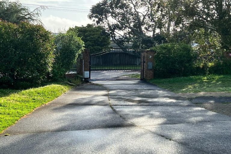 Photo of property in 11 Lake Pupuke Drive, Takapuna, Auckland, 0622