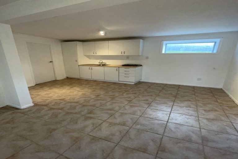 Photo of property in 2 Glenmore Road, Sunnyhills, Auckland, 2010