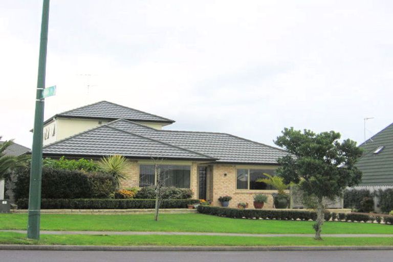 Photo of property in 31 Maghera Drive, East Tamaki Heights, Auckland, 2016