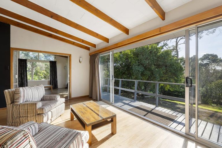 Photo of property in 295 Glenfield Road, Glenfield, Auckland, 0629