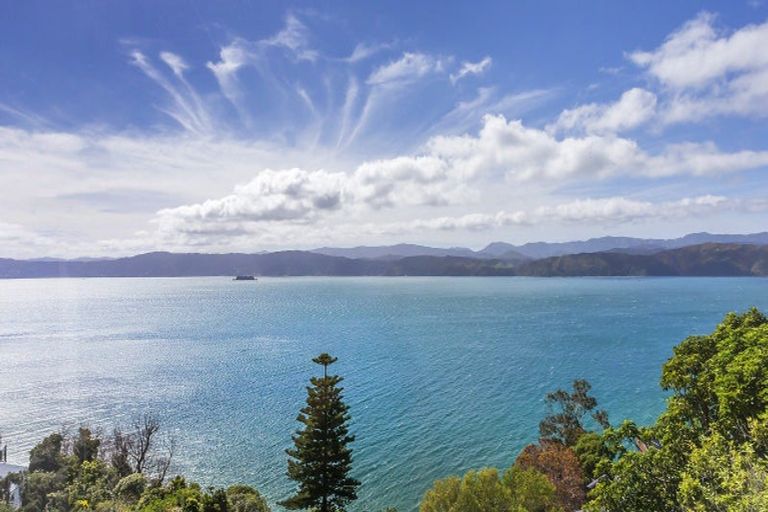 Photo of property in 67 Pretoria Road, Karaka Bays, Wellington, 6022