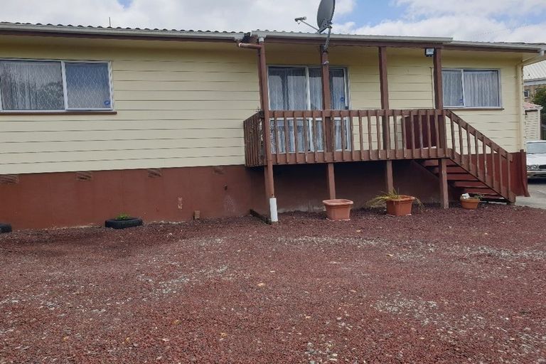 Photo of property in 5 Edgware Road, West Harbour, Auckland, 0618