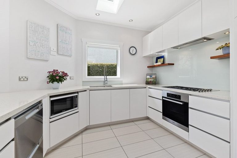 Photo of property in 5a Marine Terrace, Bayswater, Auckland, 0622