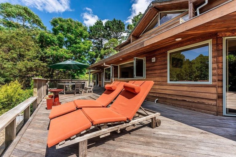 Photo of property in 70 Scott Road, Stanmore Bay, Whangaparaoa, 0932