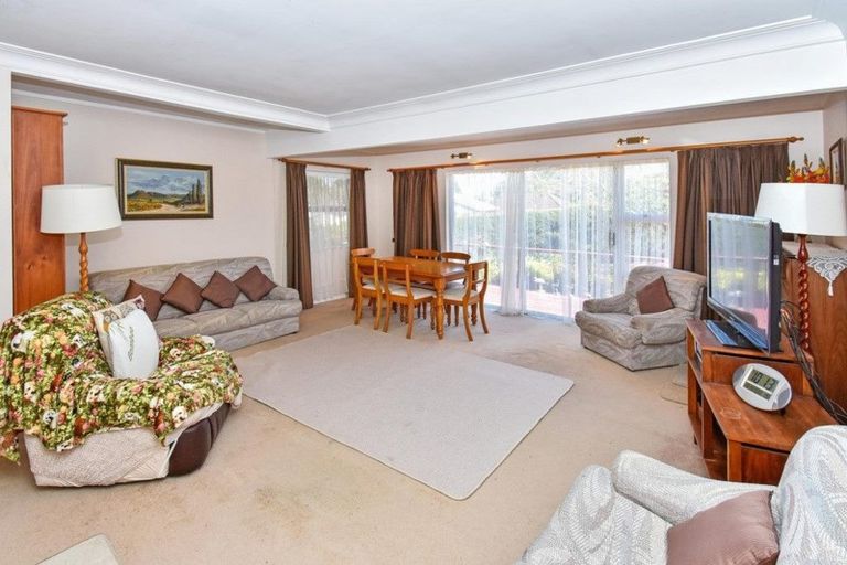 Photo of property in 10 Albertson Place, Manurewa, Auckland, 2102