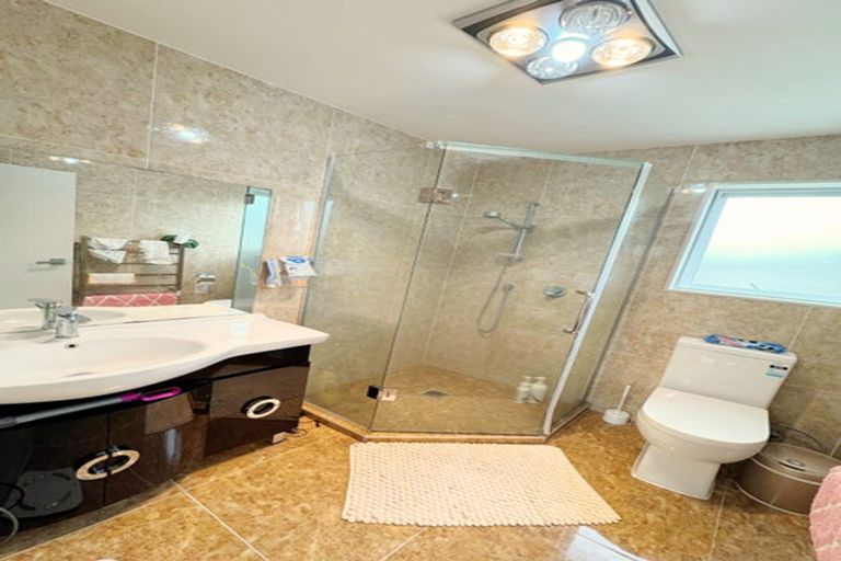 Photo of property in 35 South Kensington Way, Henderson, Auckland, 0612