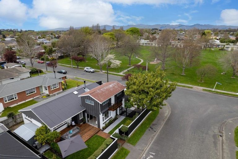 Photo of property in 43 Dunedin Street, Redwood, Christchurch, 8051