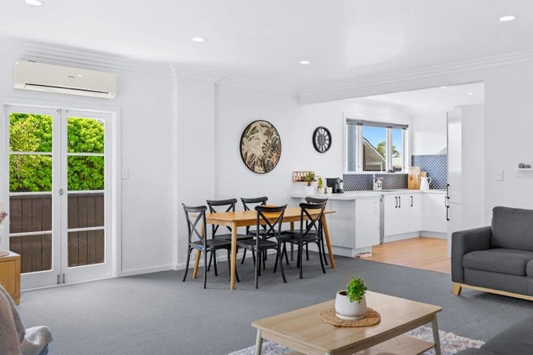 Photo of property in 27 Norcross Avenue, Henderson, Auckland, 0612