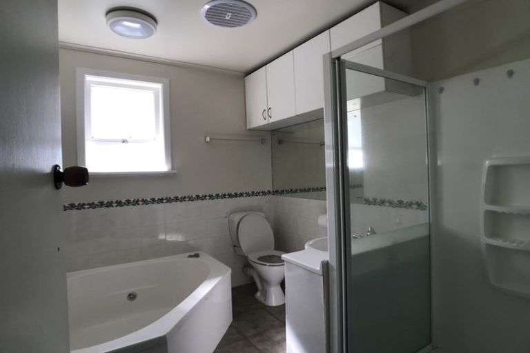 Photo of property in 12 Limmer Place, Browns Bay, Auckland, 0632