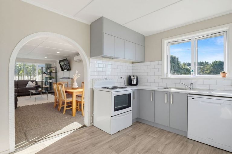 Photo of property in 24 Lee Street, Castlecliff, Whanganui, 4501